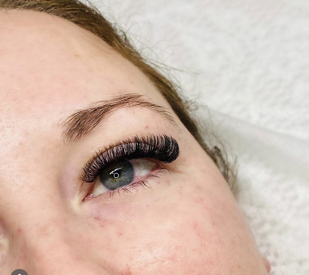 Pretty Little Lashes Bendigo | 36 Highland Way, Maiden Gully VIC 3551, Australia | Phone: 0475 216 475