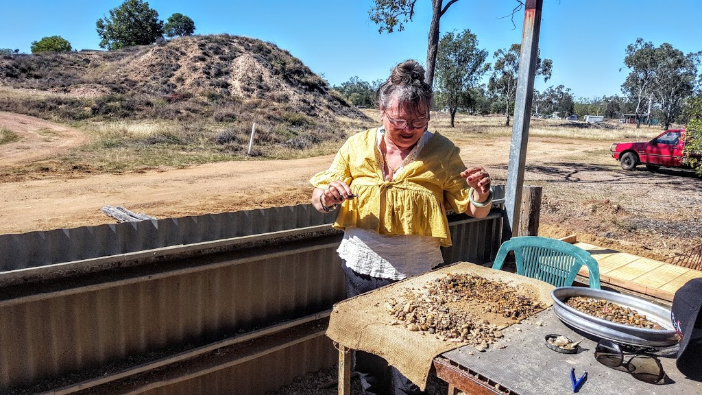 Gemfields Fossicking Park | 1052 Rubyvale Rd, The Gemfields QLD 4702, Australia | Phone: 0483 229 627