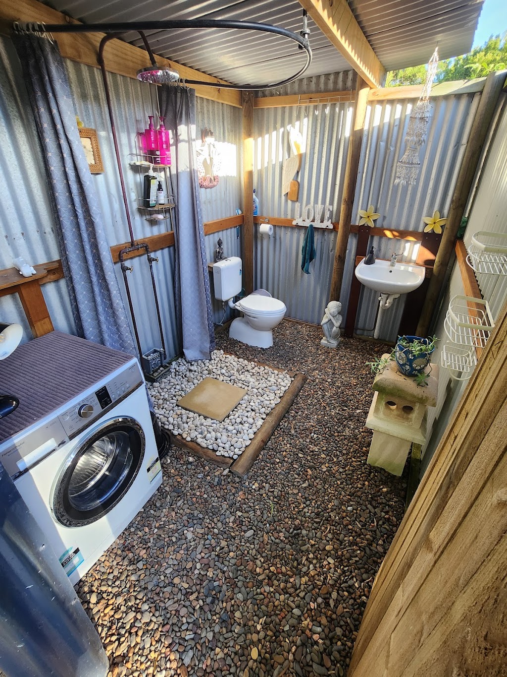 Tropical Hideaway Cottage | 27A Tropic Gardens Dr, Smiths Lake NSW 2428, Australia | Phone: 0422 428 615