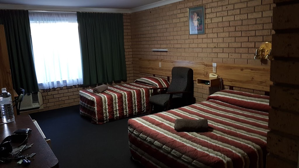 Berkeley Lodge Motor Inn | lodging | 20 Cambridge St, Mitchell QLD 4465, Australia | 0746231666 OR +61 7 4623 1666