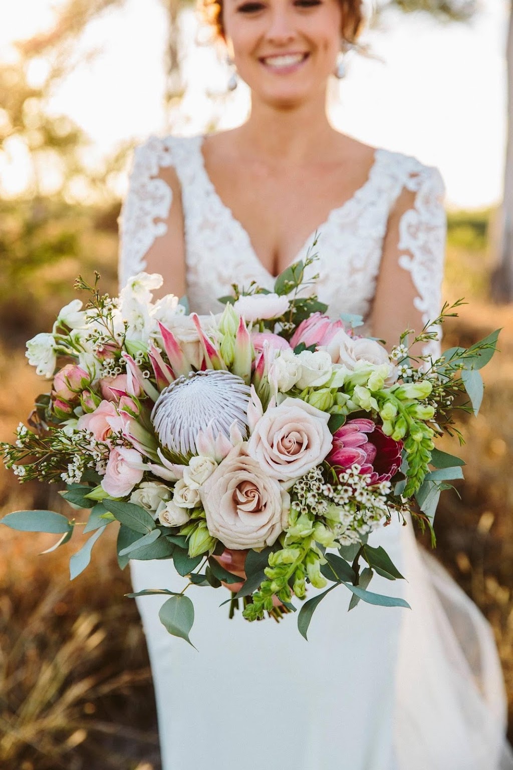 Shannon Hawkes Artisan Florals | florist | 60 Normanby St, Yeppoon QLD 4703, Australia | 0407062847 OR +61 407 062 847