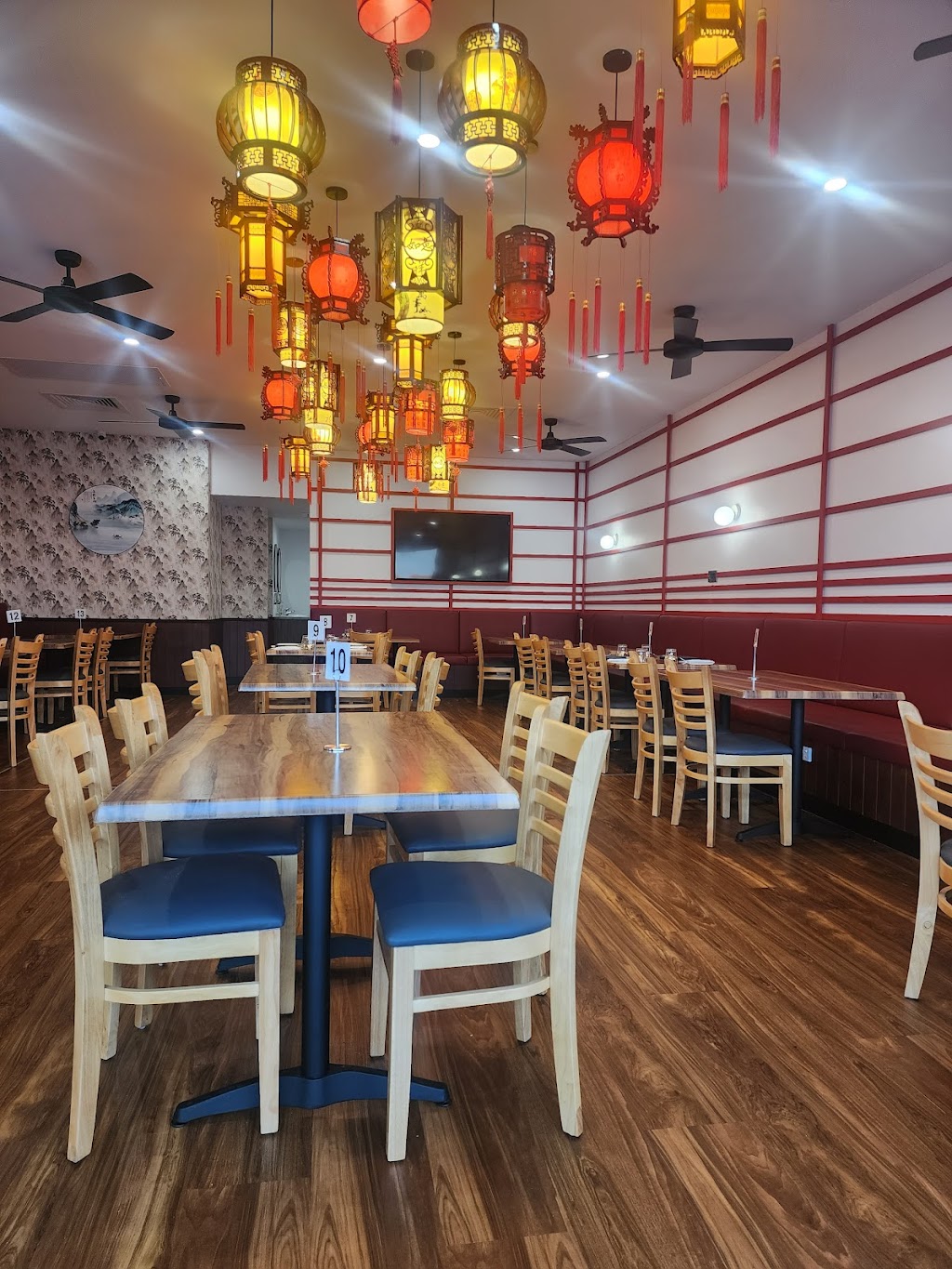 Plainland Golden Lor | 8 Echidna Pl, Plainland QLD 4341, Australia | Phone: (07) 5465 6467