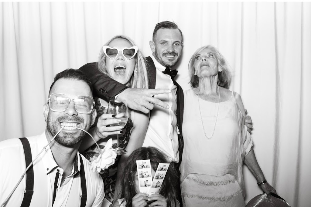 The Coastal Clique - Photo booth hire | Lake MacDonald Dr, Lake MacDonald QLD 4563, Australia | Phone: 0456 524 842