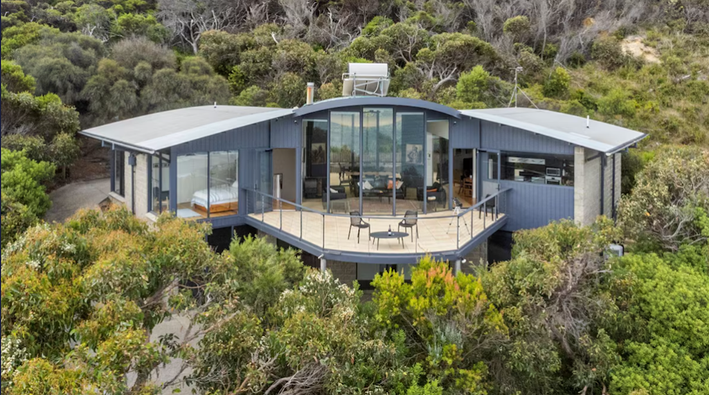 The Surf Spot Spectacular Eastern View Beach House | 635 Great Ocean Rd, Eastern View VIC 3231, Australia | Phone: (03) 5289 4233