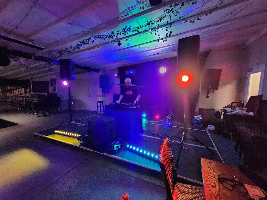 A&J Photographic & DJ Services | 27 Banksia St, Russell Island QLD 4184, Australia | Phone: 0426 231 913