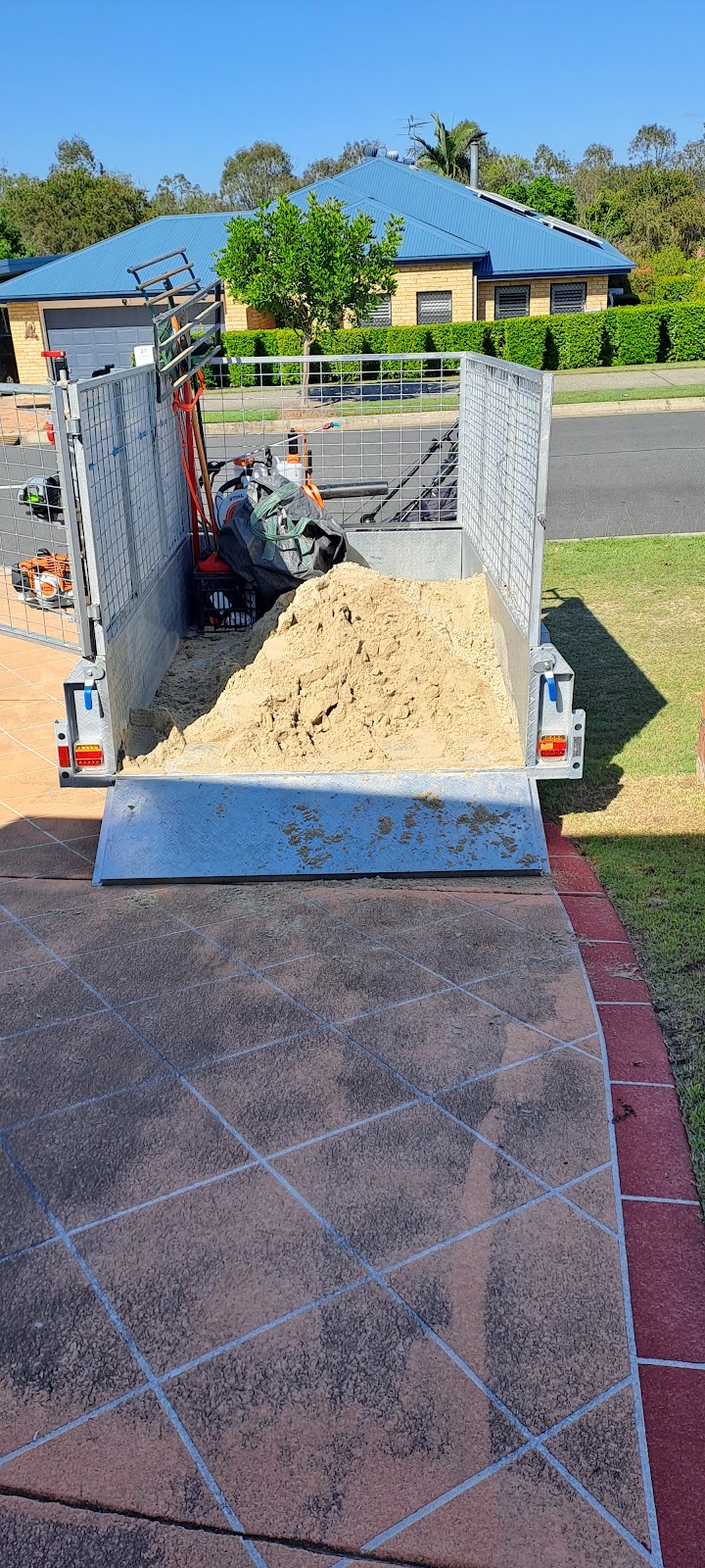 Lawrance Mowing and Maintenance | 11A Holmes St, North Ipswich QLD 4305, Australia | Phone: 0450 746 308