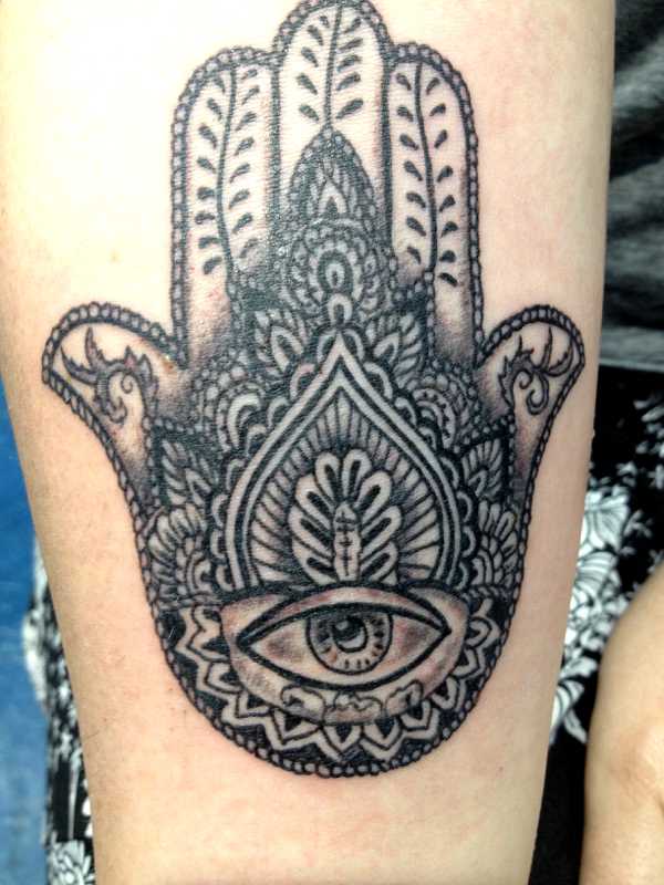 Sharkys Tattoo & Body Piercing | 1/103 Jonson St, Byron Bay NSW 2481, Australia | Phone: (02) 6680 8234