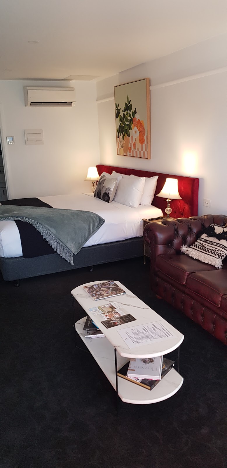Daylesford Art Motel | 2 East St, Daylesford VIC 3460, Australia | Phone: (03) 5312 2772