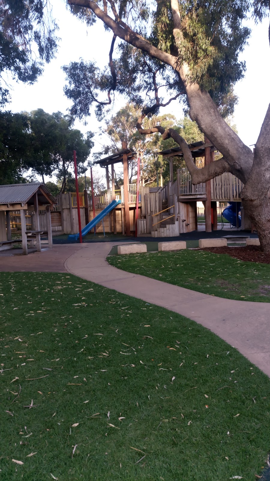 Rotary Park | park | 275 Scenic Dr, Wanneroo WA 6065, Australia | 0894055000 OR +61 8 9405 5000