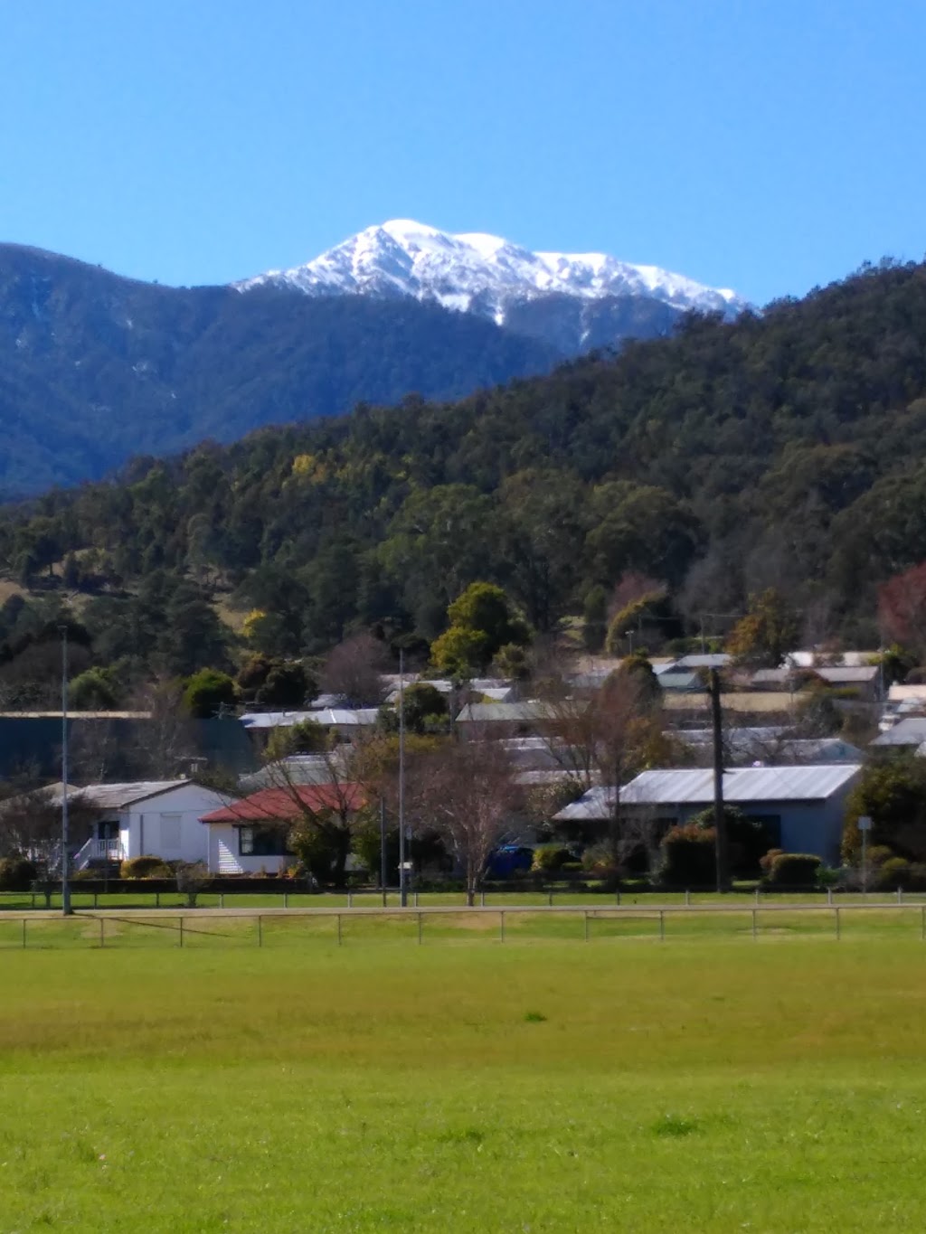 Mount Beauty Visitor Information Centre | travel agency | 31 Bogong High Plains Rd, Mount Beauty VIC 3699, Australia | 1800111885 OR +61 1800 111 885