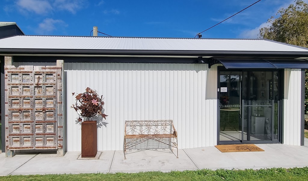 Leanne McCulloch Art | 3333 Jervois Rd, Wellington SA 5259, Australia | Phone: 0407 610 212