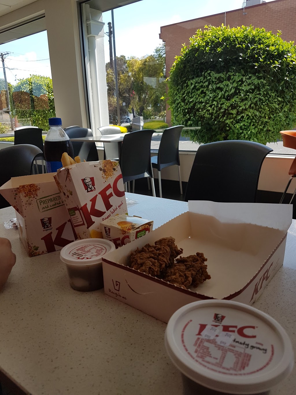 KFC Footscray | meal takeaway | 368 Barkly St, Footscray VIC 3011, Australia | 0396892080 OR +61 3 9689 2080