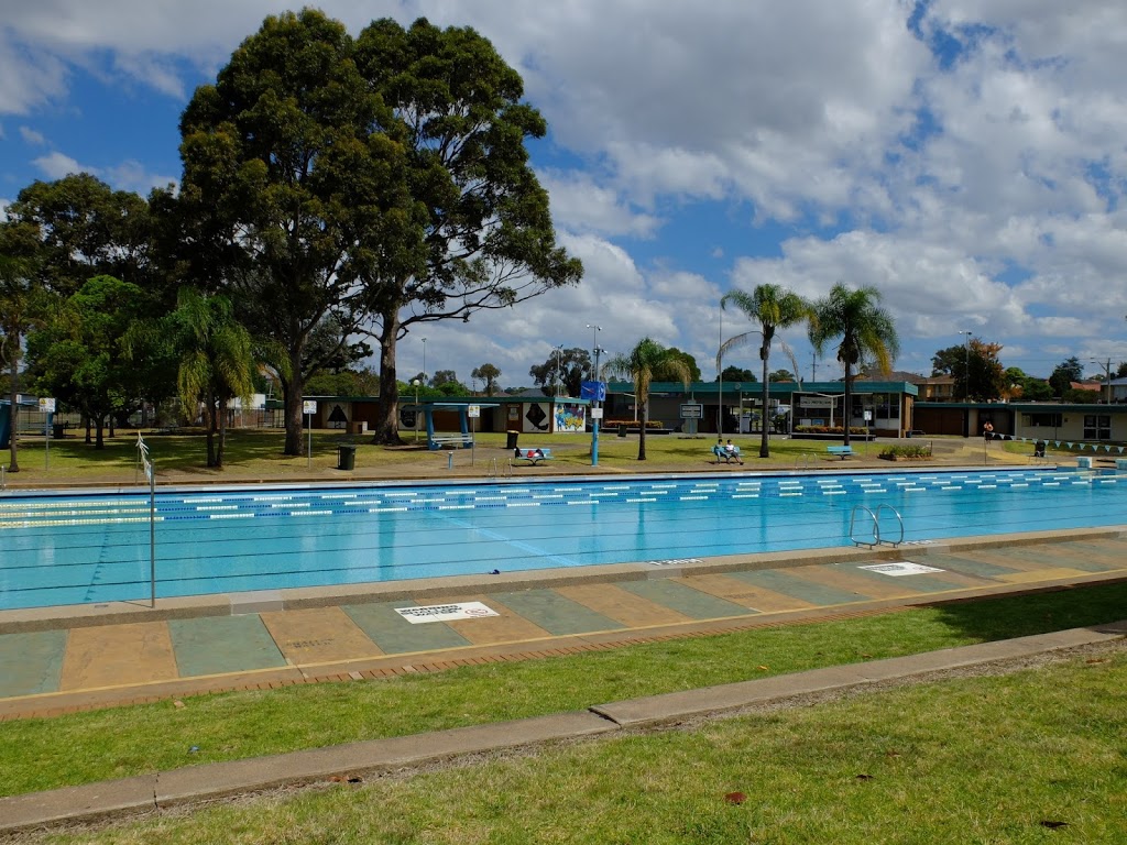Merrylands swimming pool | gym | 100 Burnett St, Merrylands NSW 2160, Australia | 0296376618 OR +61 2 9637 6618