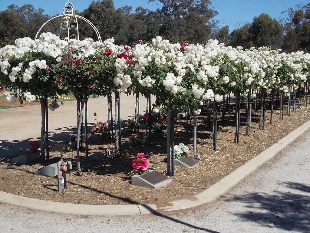 Moama Cemetery | Perricoota Rd, Moama NSW 2731, Australia