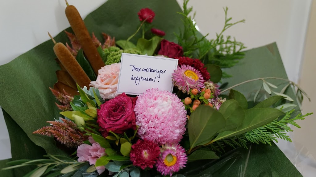 New England Flower Co | 15 Louise St, Kenmore QLD 4069, Australia | Phone: 0452 552 842