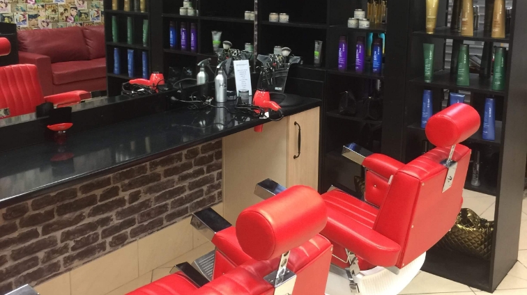 Frizz Bomb | 9A Pelican Waters Shopping Village, Pelican Waters QLD 4551, Australia | Phone: (07) 5492 1660