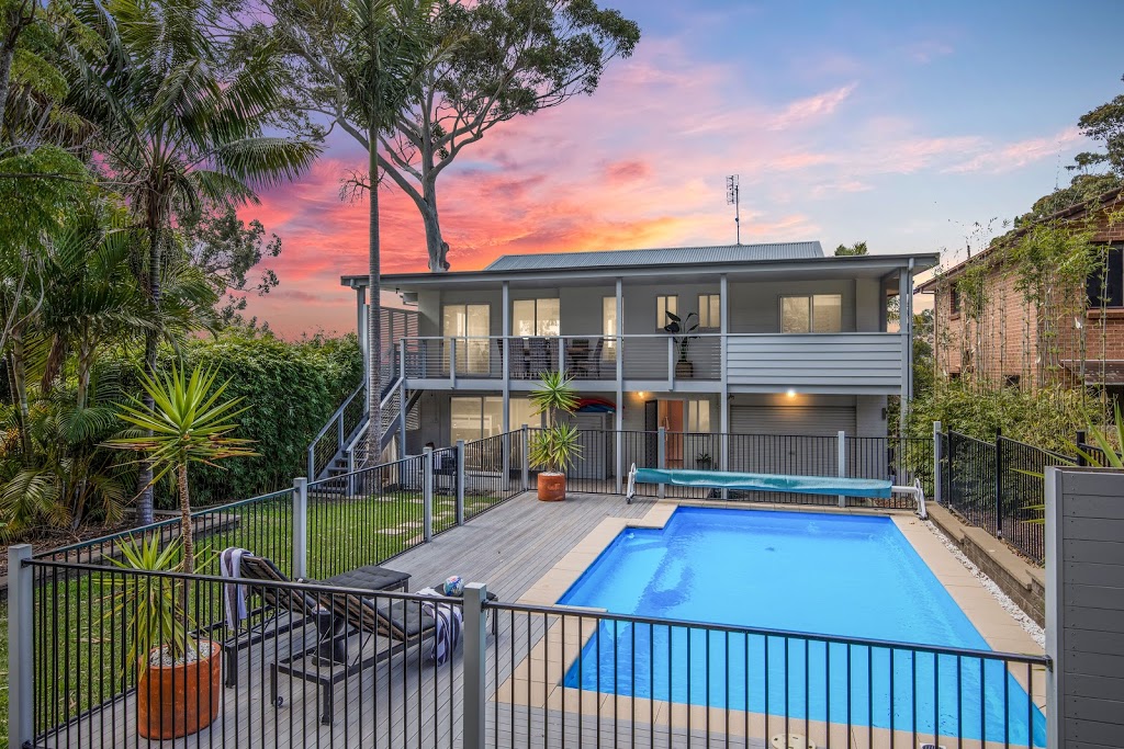 Poolside | Jervis Bay Rentals | 17 Dacres St, Vincentia NSW 2540, Australia | Phone: (02) 4407 6007