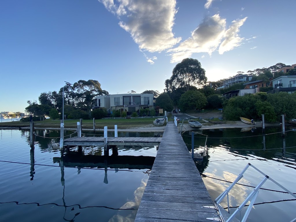 Clara Cove Waterfront Apartments | 12 Clara St, Kalimna VIC 3909, Australia | Phone: 0458 987 904