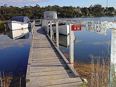 Bruces Waterside Units | parking | 4 Buckland Dr, Mallacoota VIC 3892, Australia | 0427580515 OR +61 427 580 515