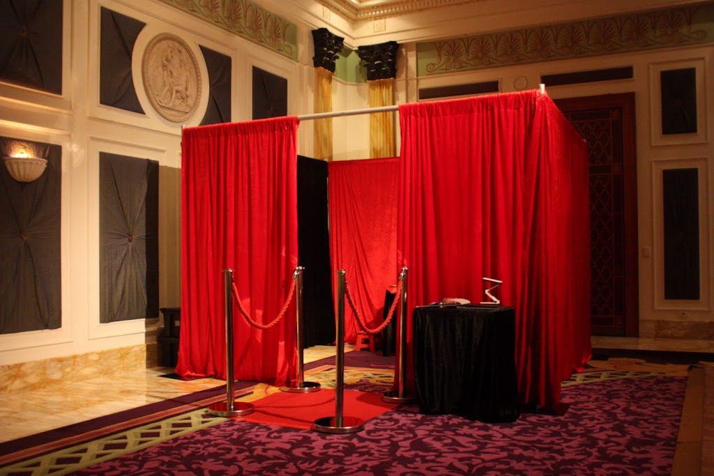 Ace Photo Booth Hire | 1 Vasey Ct, Upper Coomera QLD 4209, Australia | Phone: 0468 760 750