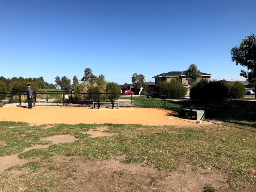 Greenfield Lane Dog Park | park | 23 Greenfield Ln, Pakenham VIC 3810, Australia