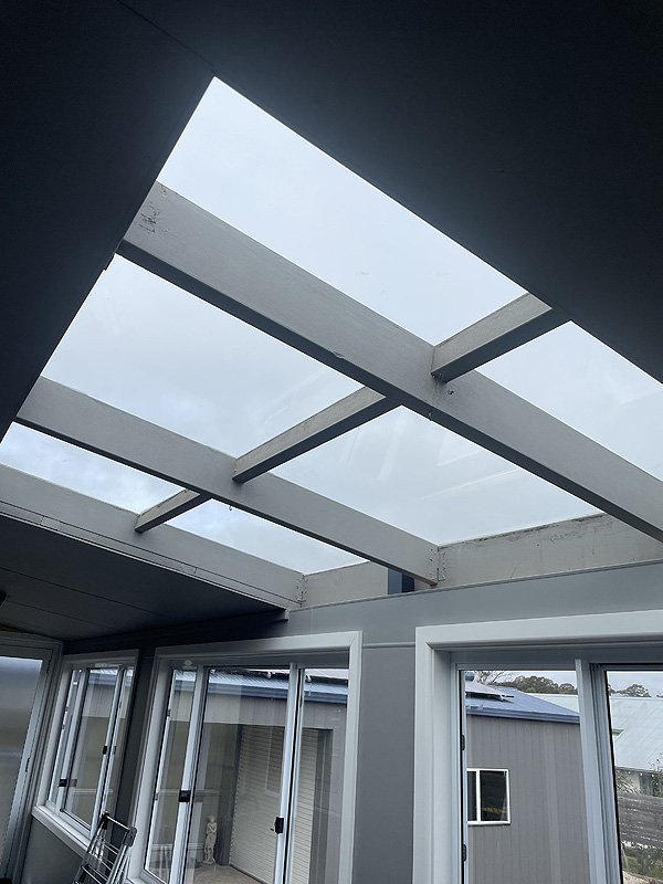 Specialised Glass and Glazing | 988 Black Forest Dr, Woodend VIC 3442, Australia | Phone: 0401 487 723