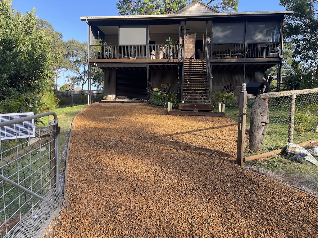 Dazzas Lil digger | Wattle St, Russell Island QLD 4184, Australia | Phone: 0473 501 689