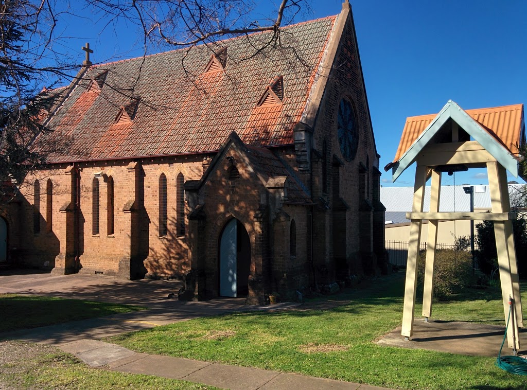 Saint Johns Anglican Church | church | 42 Edward St, Molong NSW 2866, Australia | 0263668089 OR +61 2 6366 8089