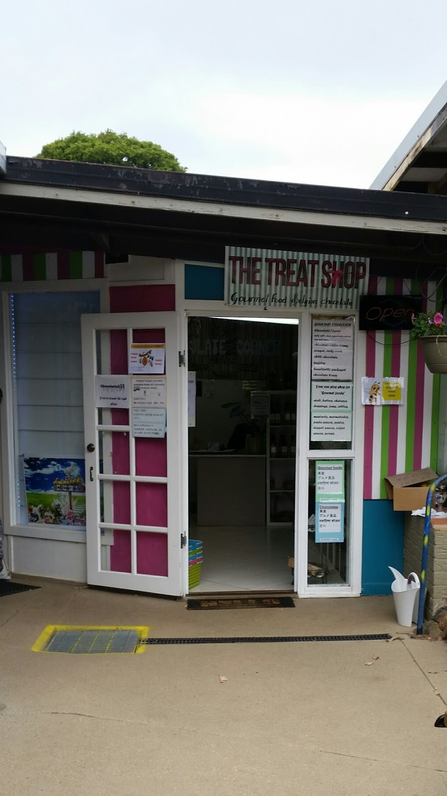the treat shop | store | 120 Long Rd, Tamborine Mountain QLD 4272, Australia | 0414955314 OR +61 414 955 314