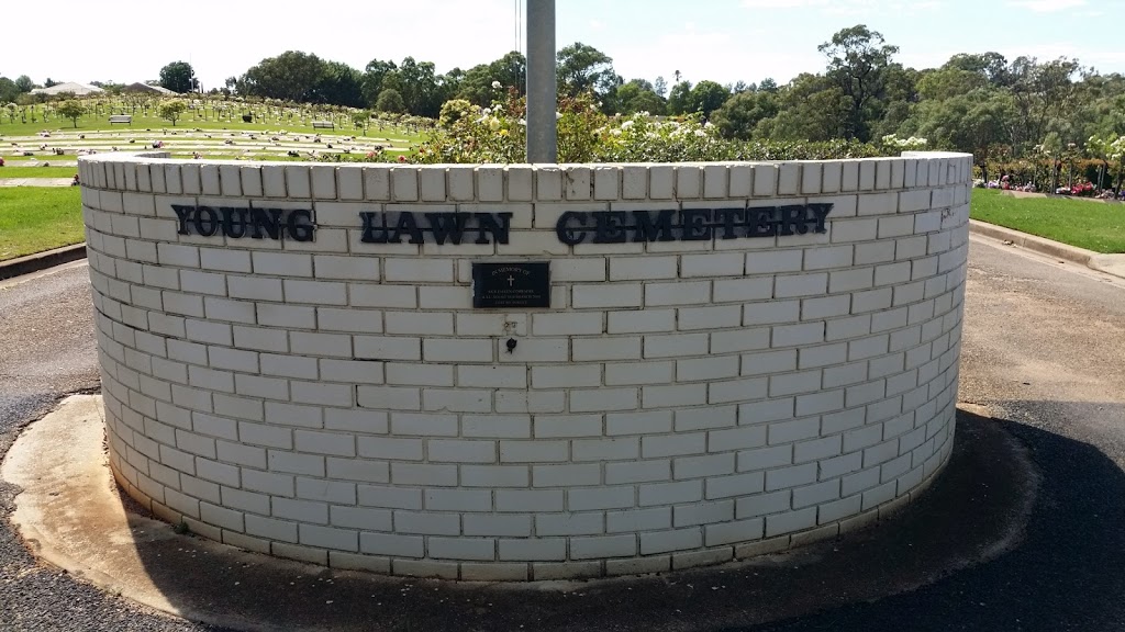 Young Lawn Cemetery | cemetery | 135 Thornhill St, Young NSW 2594, Australia