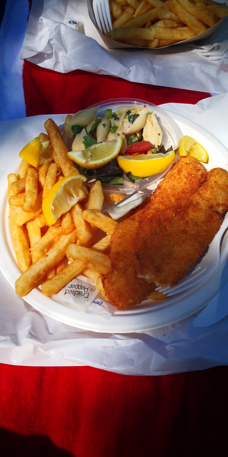 De Lish Fish @ Kings | 8 Levuka Ave, Kings Beach QLD 4551, Australia | Phone: (07) 5437 0344