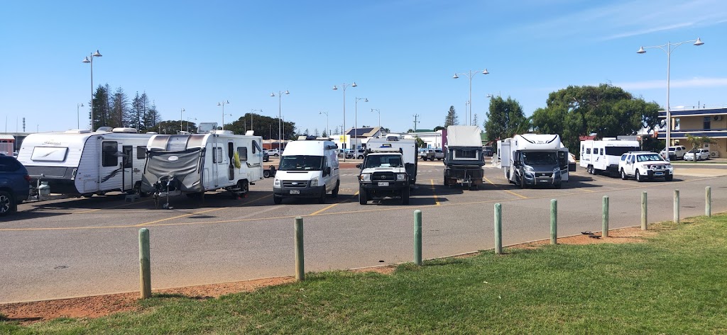 Francis street RV 24h car park | Geraldton WA 6530, Australia | Phone: 0499 880 344