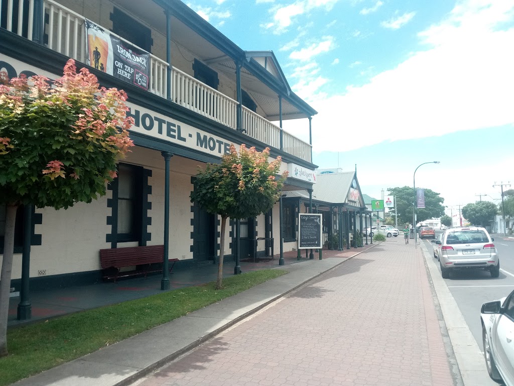 Naracoorte Hotel/Motel | store | 73 Ormerod St, Naracoorte SA 5271, Australia | 0887622400 OR +61 8 8762 2400