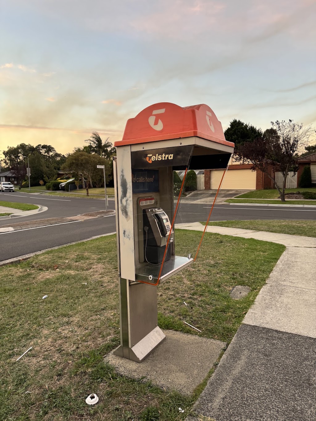 Telstra Payphone | 82 Bellfield Dr, Lysterfield VIC 3156, Australia | Phone: 1800 011 433