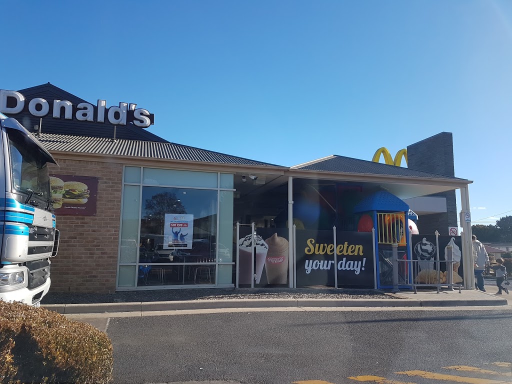 McDonalds Cooma | cafe | 24 Sharp St, Cooma NSW 2630, Australia | 0264521210 OR +61 2 6452 1210