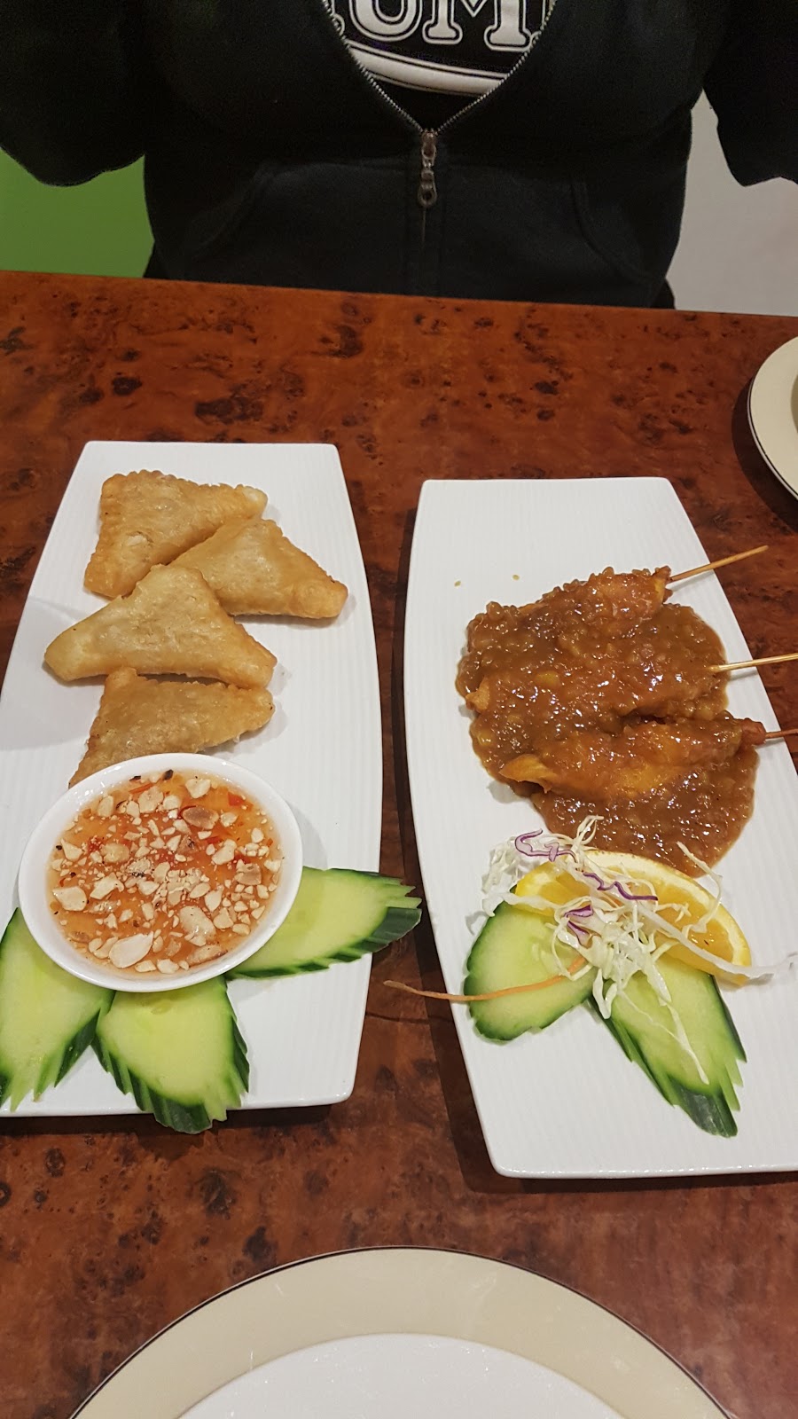 Basil Leaf Thai | restaurant | 9/926 Mount Dandenong Tourist Rd, Montrose VIC 3765, Australia | 0397618188 OR +61 3 9761 8188