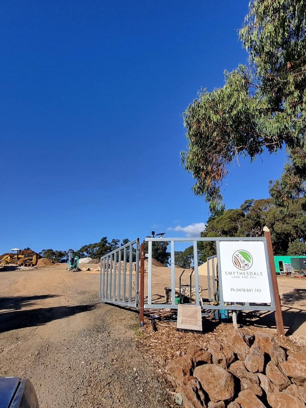 SMYTHESDALE SAND AND SOIL | 126 Brooke St, Smythesdale VIC 3351, Australia | Phone: 0489 071 944