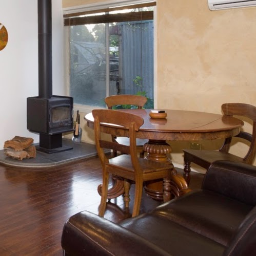 The Bank St Cottage | lodging | 9 Bank St, Avenel VIC 3664, Australia | 0400902054 OR +61 400 902 054