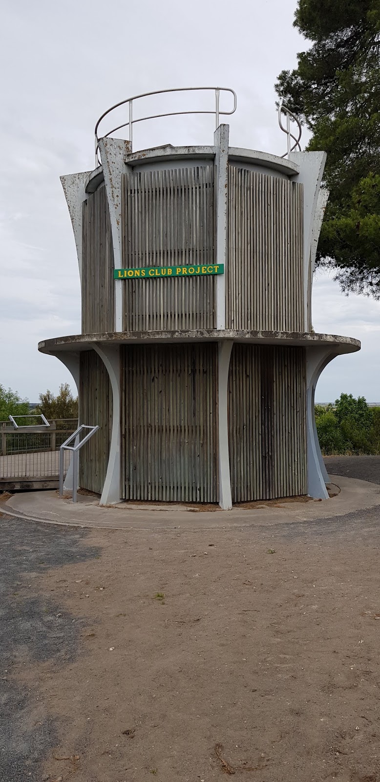 Stephen Henty Lookout | tourist attraction | 105 Bay Rd, Mount Gambier SA 5290, Australia | 0887212555 OR +61 8 8721 2555