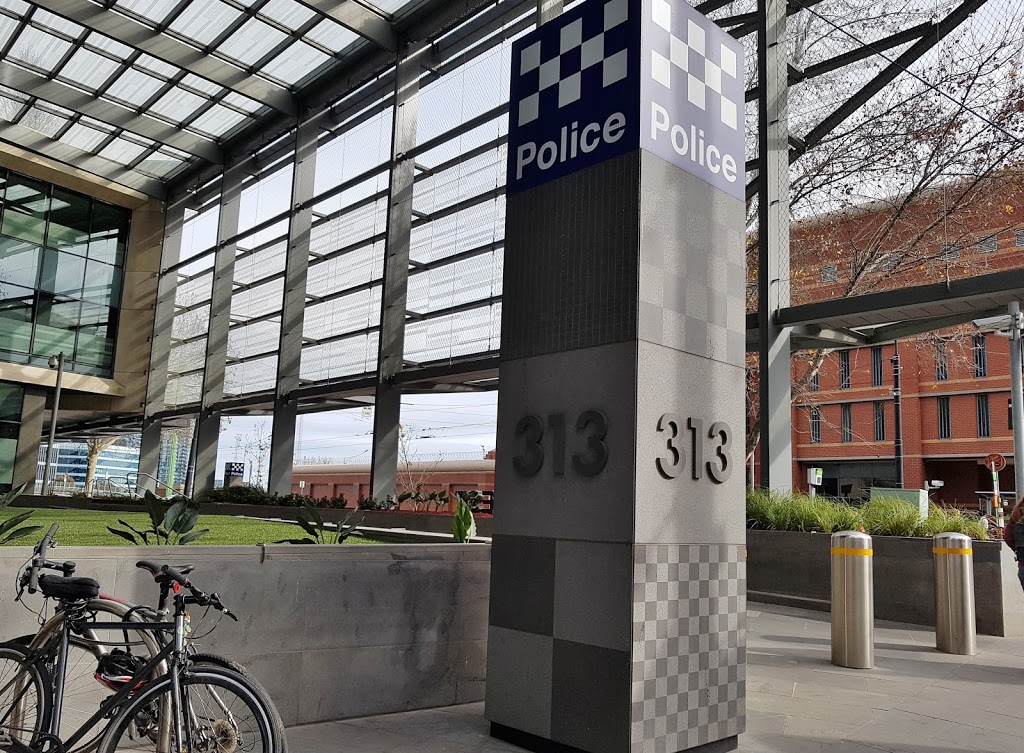 Melbourne West Police Station | police | 313 Spencer St, Docklands VIC 3008, Australia | 0386904444 OR +61 3 8690 4444