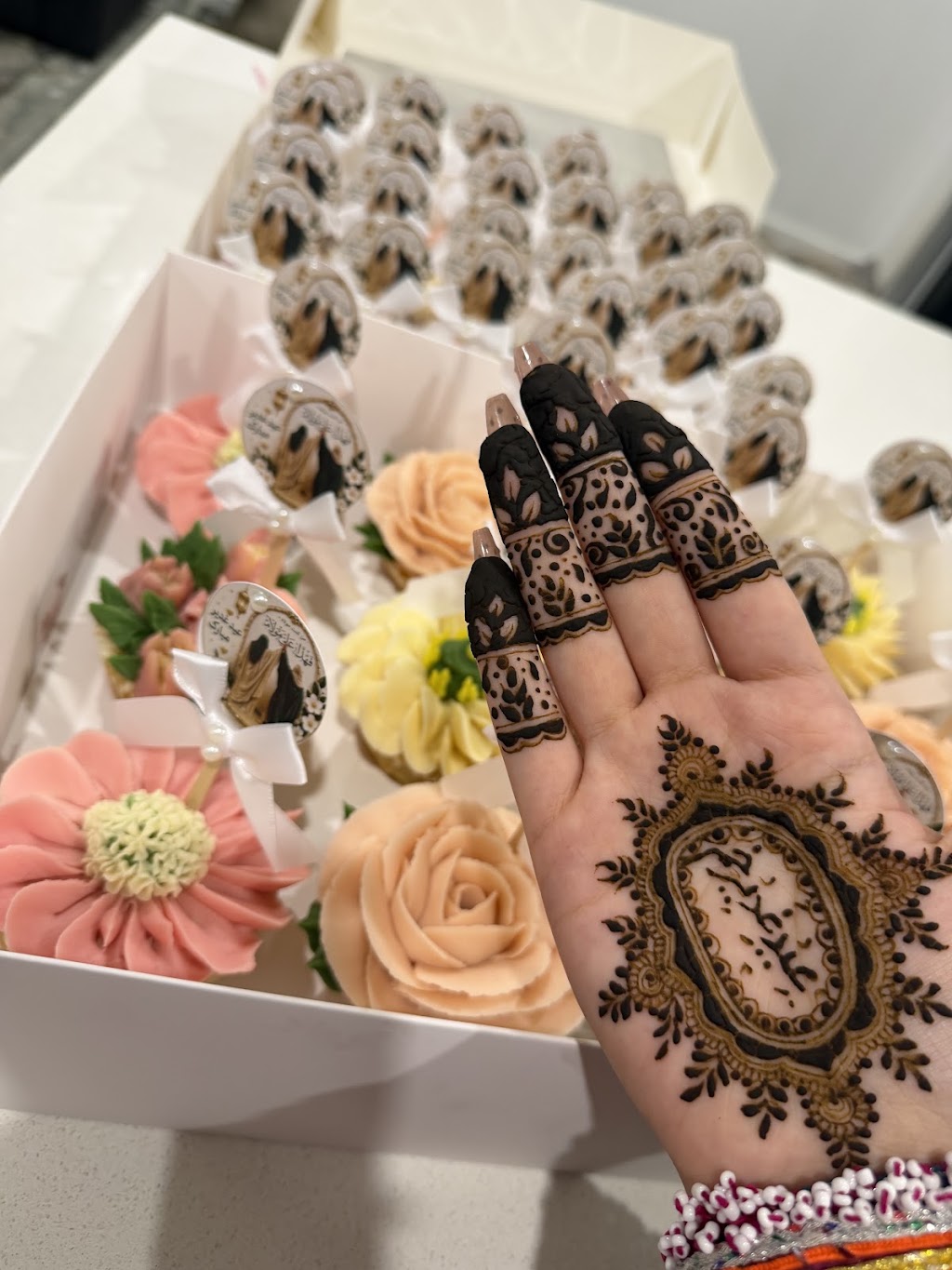 Baked Flores Box - Floral Cupcake bouquet Penrith | 12 Vista St, Penrith NSW 2750, Australia | Phone: 0494 617 353