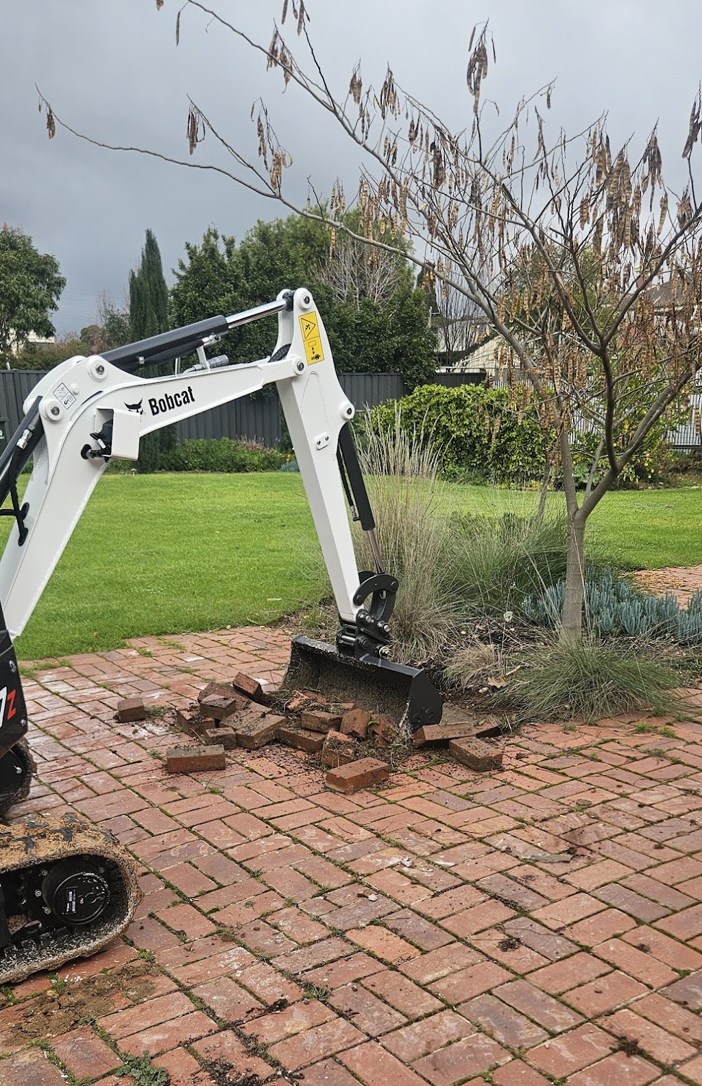 Eaglehawk Mini Excavator Hire | Loddon Valley Hwy, Eaglehawk VIC 3556, Australia | Phone: 0400 258 664