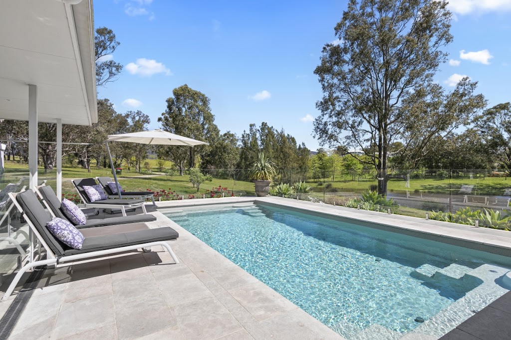 Mistletoe Lakehouse - Book Direct with Owner | 78 Mistletoe Ln, Pokolbin NSW 2320, Australia | Phone: 0488 881 100