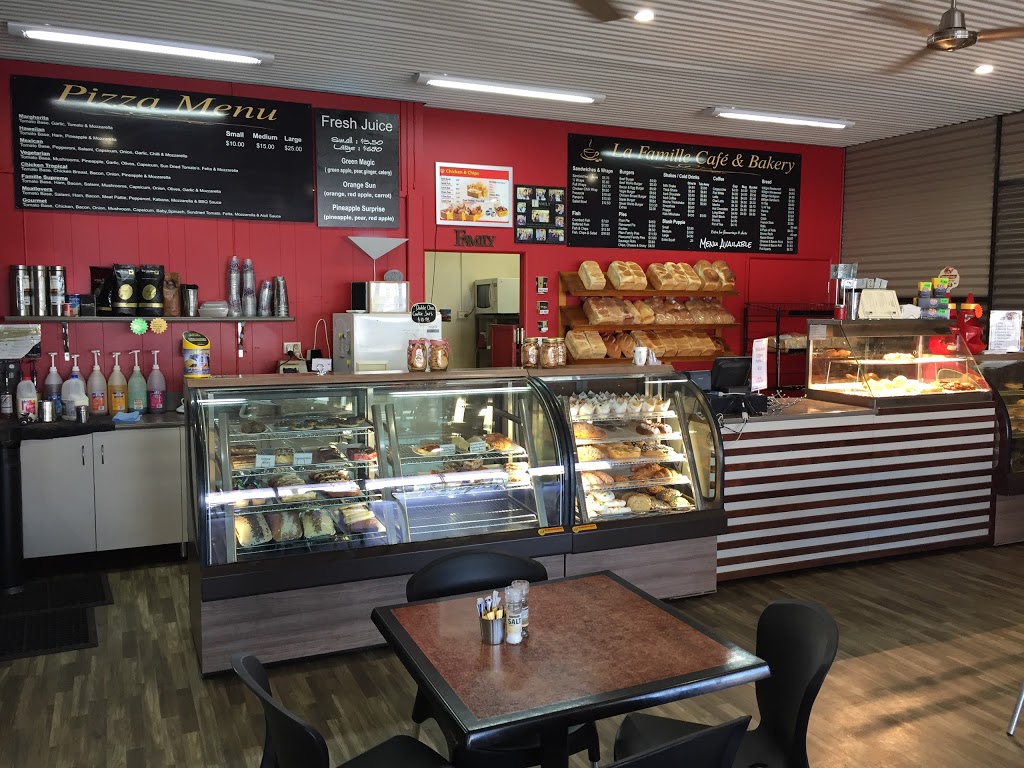 La Famille Cafe & Bakery | cafe | 53 Lyons St, Mundubbera QLD 4626, Australia | 0741654495 OR +61 7 4165 4495