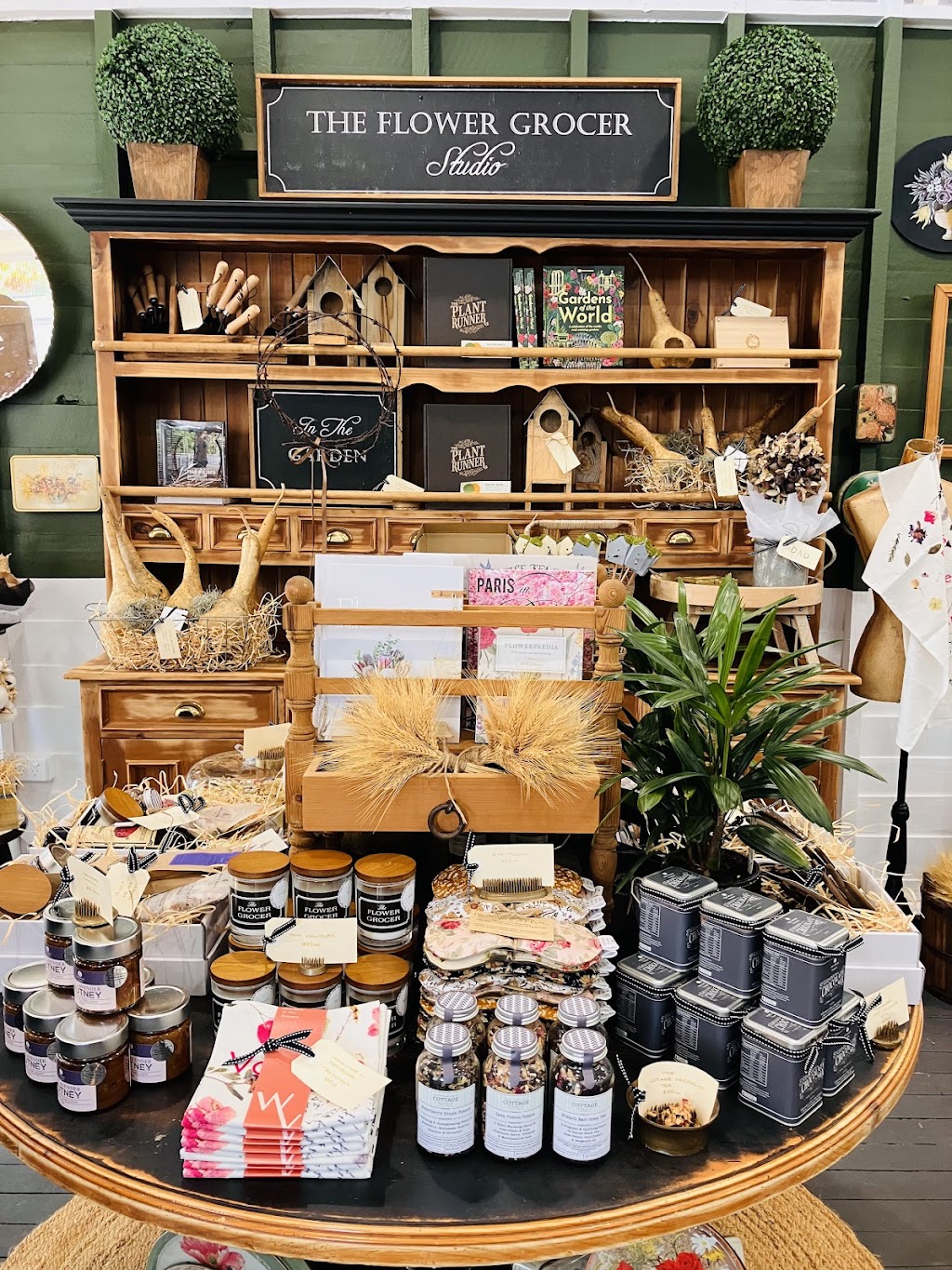 The Flower Grocer | 38 Victoria St, Forest Hill QLD 4342, Australia | Phone: 0416 114 622