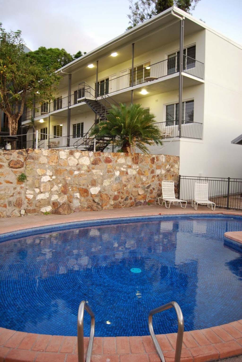 Airlie Beach Apartments | lodging | 94 Waterson Way, Airlie Beach QLD 4802, Australia | 0749467744 OR +61 7 4946 7744