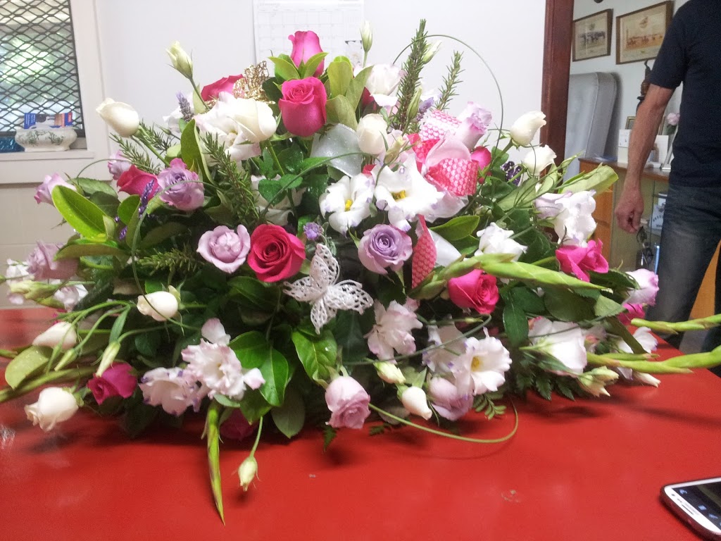 Flutterby Floral | florist | 8/28 Mitchell Street, Riverview QLD 4303, Australia | 0403272540 OR +61 403 272 540