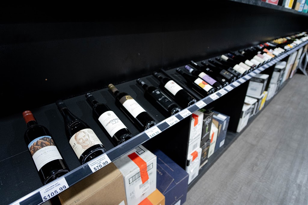Liquor Legends Drive Thru - The Mayfair Hotel Emerald | 9/11 Mayfair Dr, Emerald QLD 4720, Australia | Phone: (07) 4987 4081
