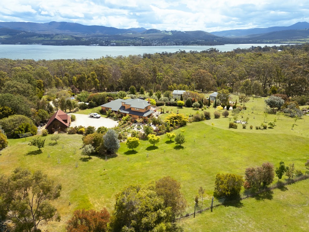 Tinderbox Peninsula Chalets | 461 Tinderbox Rd, Tinderbox TAS 7054, Australia | Phone: 0466 016 299