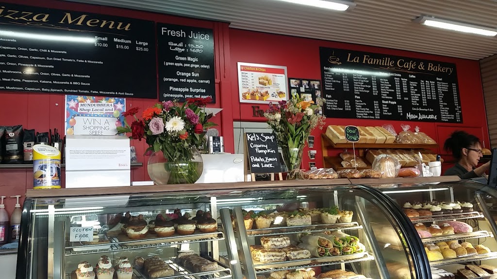 La Famille Cafe & Bakery | cafe | 53 Lyons St, Mundubbera QLD 4626, Australia | 0741654495 OR +61 7 4165 4495